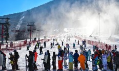 爱游戏APP:追光｜炎炎夏日，这里的滑雪场“上新”啦！